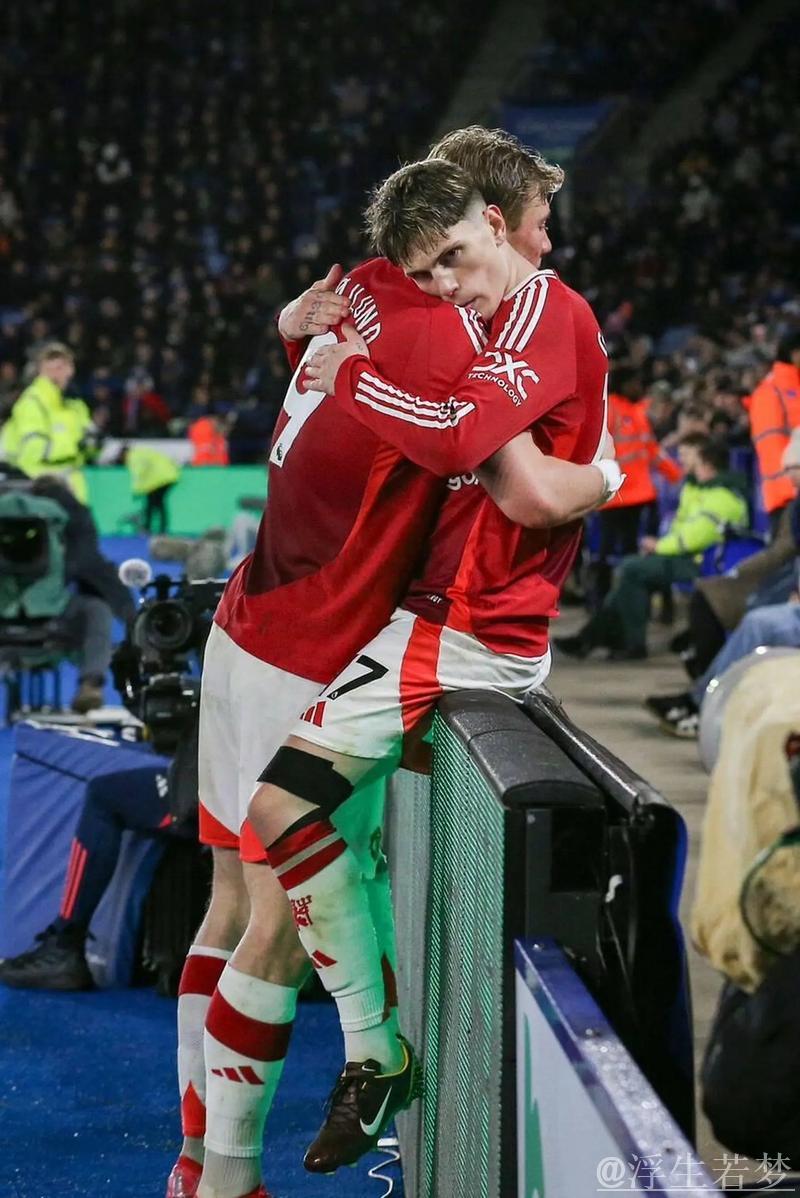 霍伊伦向团队表态希望留在曼联