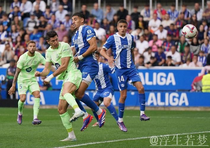 巴萨后场失误送礼 丹朱马单刀破门扳平 巴萨后场失误送礼 丹朱马单刀破门扳平