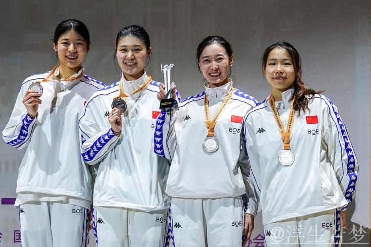 中国女子重剑队六年后重夺世界大赛团体冠军