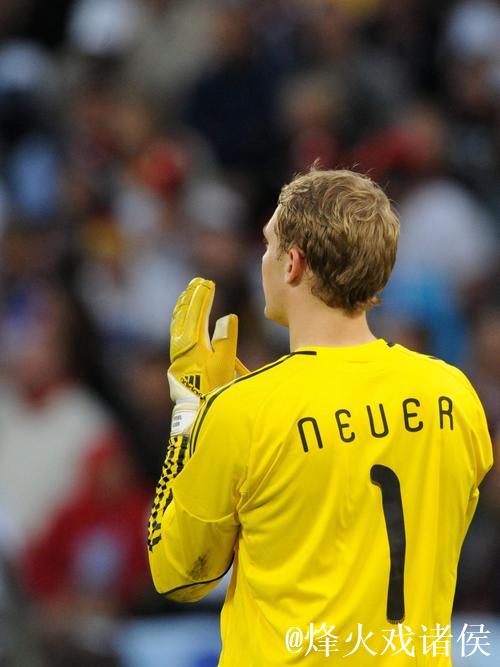 鲁梅尼格：拜仁延长诺伊尔合同，德国队应珍惜诺伊尔